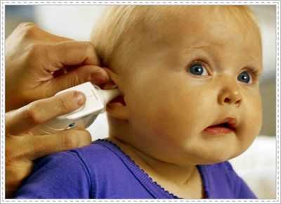 болит ухо у ребенка температура
