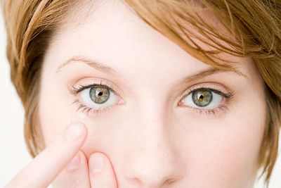 красные глаза у ребенка причины и лечение