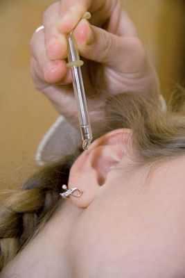 лечение уха у детей капли
