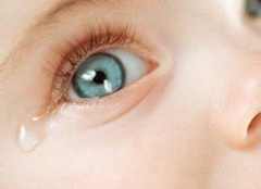 покраснение глаз у ребенка комаровский